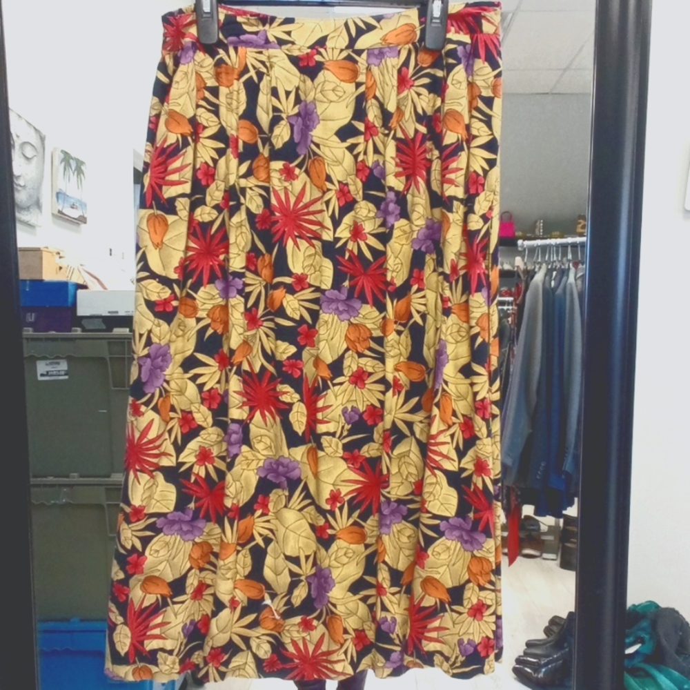 BEAUTIFUL FLORAL SKIRT